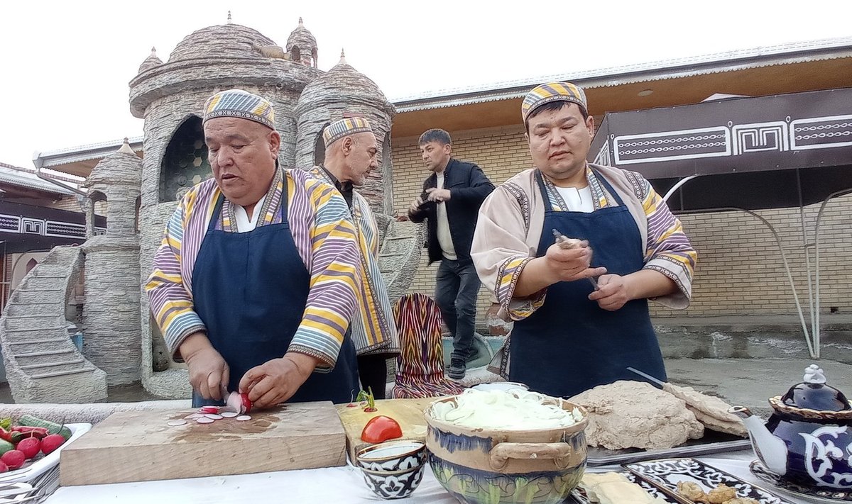 Usbeki hõrgutised, köök, restorani- ja turukultuur Maalehe esimeselt Usbeki reisilt.