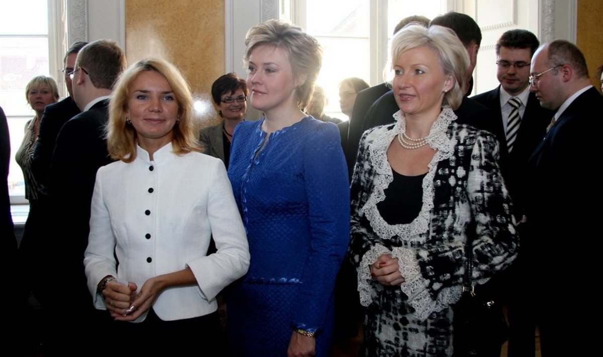 Keit Pentus-Rosimannus, Maret Maripuu ja Kristiina Ojuland aastal 2007. Täna on neist Ligi kaitseks sõna võtnud valitsuse ainus naine Keit Pentus-Rosimannus