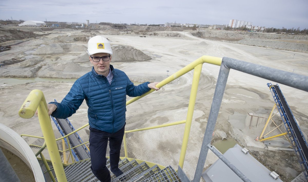 Limestone factories of Estonia tegevjuht Kuldar Õunapuu ütleb, et kui Rail Balticu ehituse killustikuga varustamine jääb ainult Lasnamäe külje all asuva Väo karjääri kanda, siis lõppeb koos raudtee ehitusega ka nende ettevõtte killustikutootmine. Karjäär on kivist tühi.