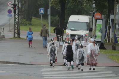 Palamuse lapsed rongkäigul