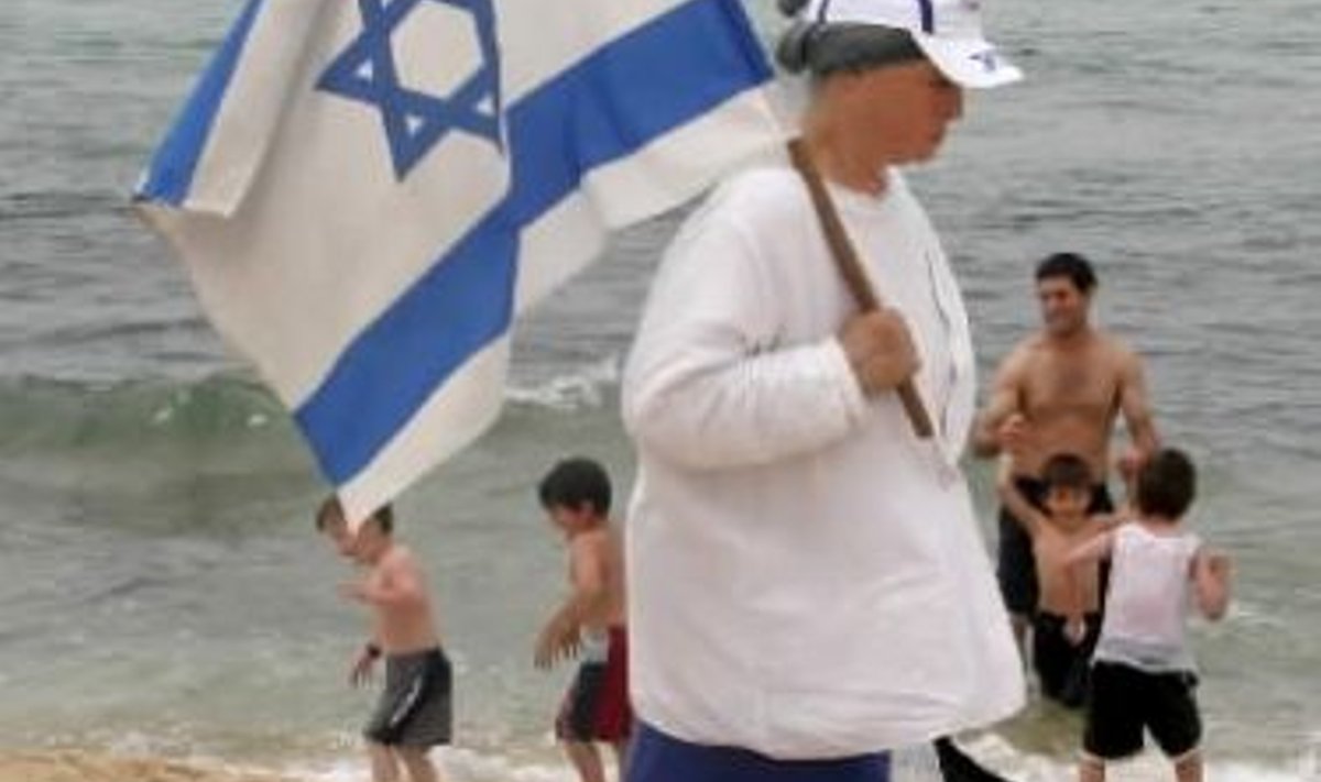 Poiss Iisraeli lipuga
