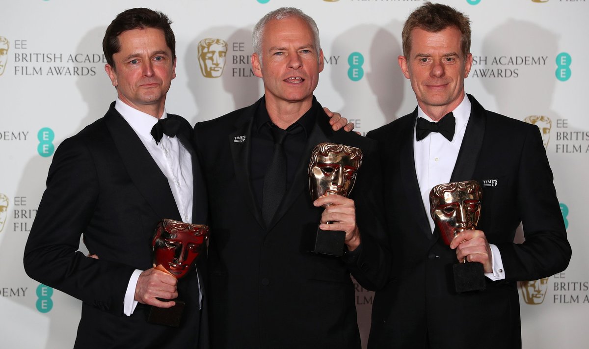 Produtsent Peter Czernin (vasakul ääres) päris miljardeid väärt varanduse ja kõrge tiitli. Pildil viibib ta koos Martin McDonagh´i ja Graham Broadbent´iga BAFTA filmiauhindade jagamisel 2018. 