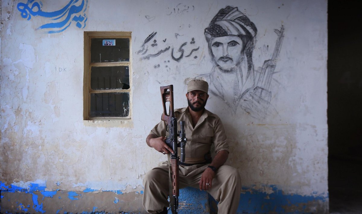 Iraani kurdide võitleja, pildistatud Iraagi kurdide aladel