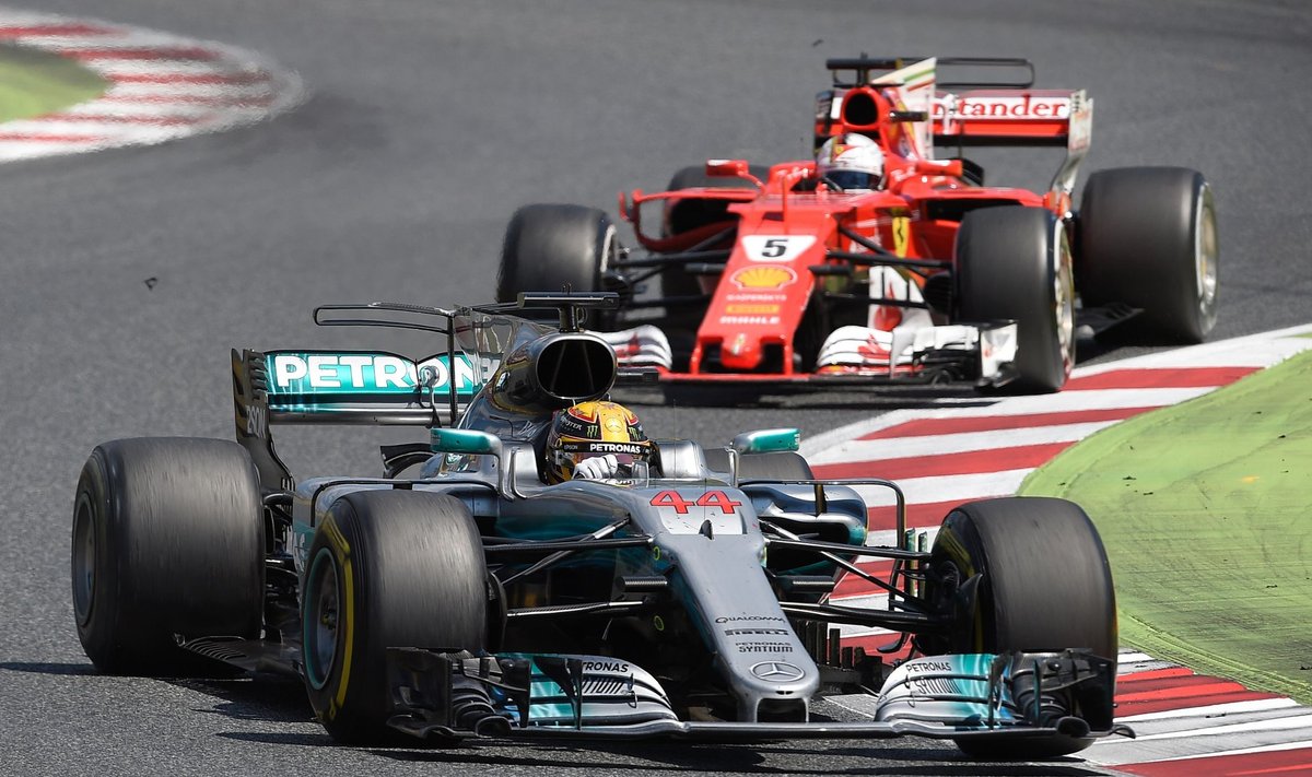 Seekord nii: Lewis Hamilton ees ja Sebastian Vettel taga.