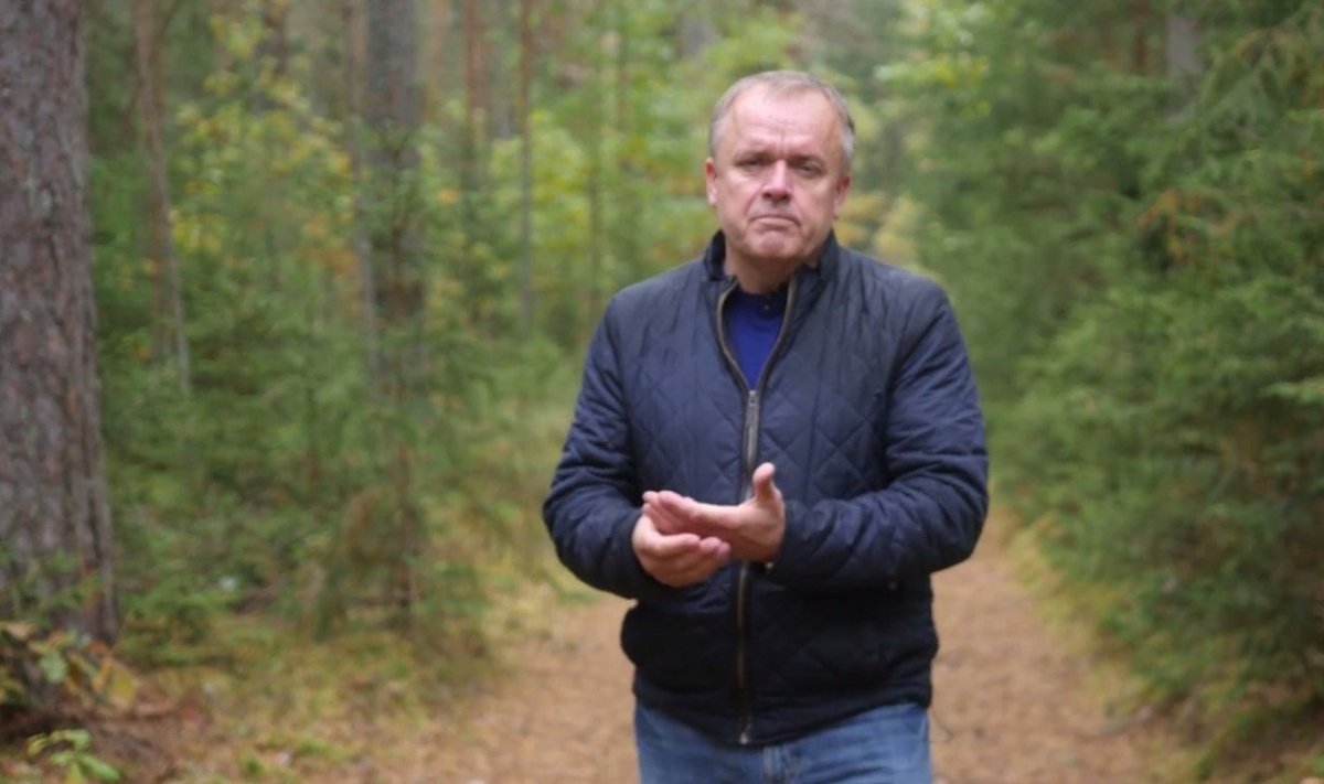 Allan Muuk Eesti Metsameistri tasutud videoklipis. (kuvatõmmis)