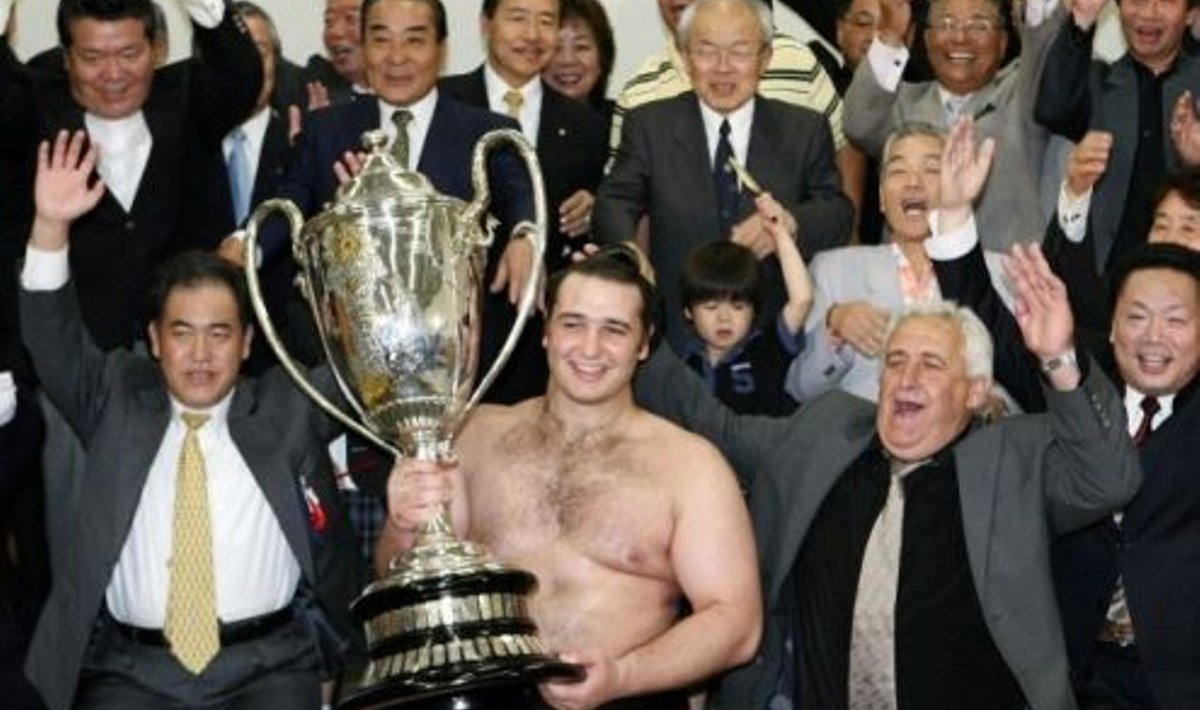 Kotooshu, sumo suurturniiri võitja, 2008. aasta mai