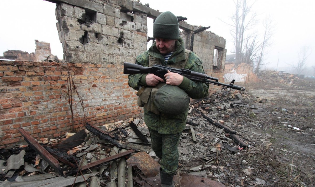 15. detsember: Donetski rahvavabariigi sõdur Donetskis Spartaki küla lähistel. (Foto: Valentin Sprinchak / TASS)