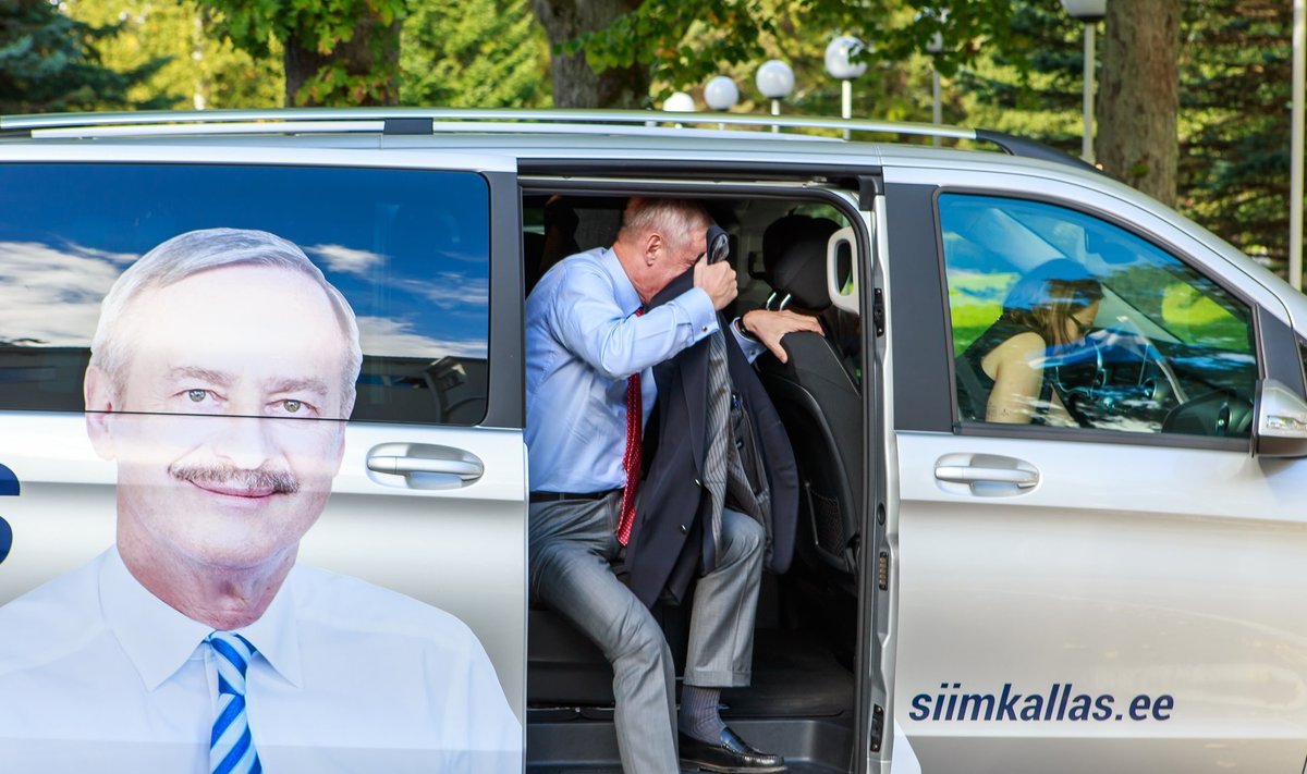 Siim Kallas alustas reedel Pärnust valimiskampaania lõpuspurti, mille jooksul ta kavatseb läbi sõita 12 maakonda.