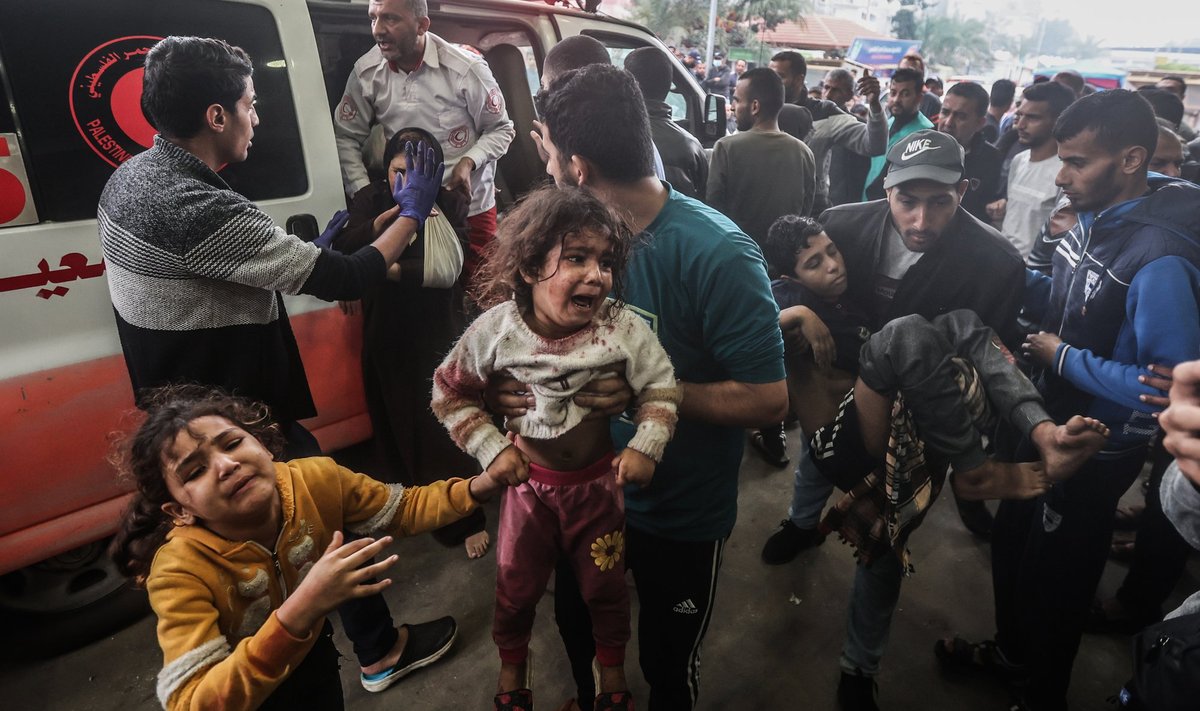 Iisraeli pommitamises haavatud saabusid teisipäeval Khan Yunisi haiglasse. Pommitati pagulasi varjanud kooli.