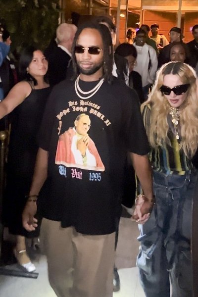 Madonna ja Akeem Morris septembris New Yorgis toimunud peolt lahkumas