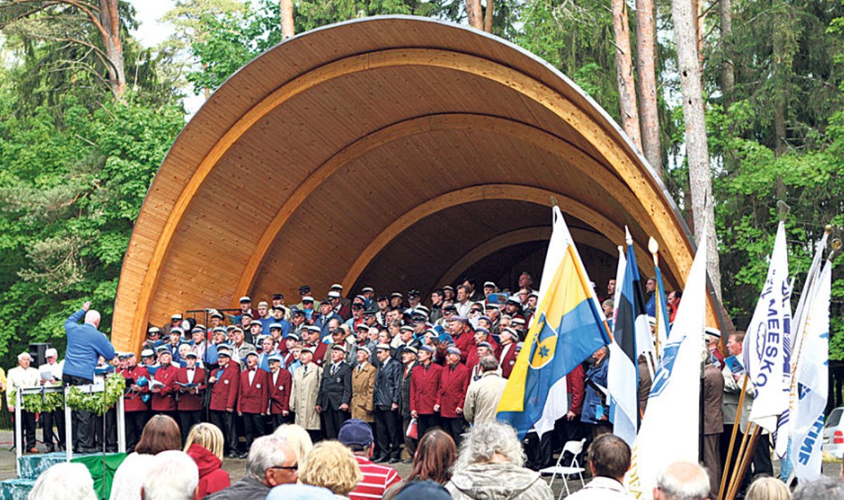 2012. aastal toimus meestelaulu päev     Tartumaal Haaslaval. Osa võttis 15 meeskoori üle Eesti.