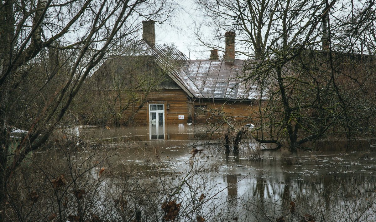 ÜRO hoiatab, et ekstreemsed ilmastikunähtused võivad muuta kodud kindlustuskõlbmatuteks. Tänavu jaanuaris tabasid üleujutused ka näiteks Jekabpilsi Lätis, kahjustades sealseid kodusid.
