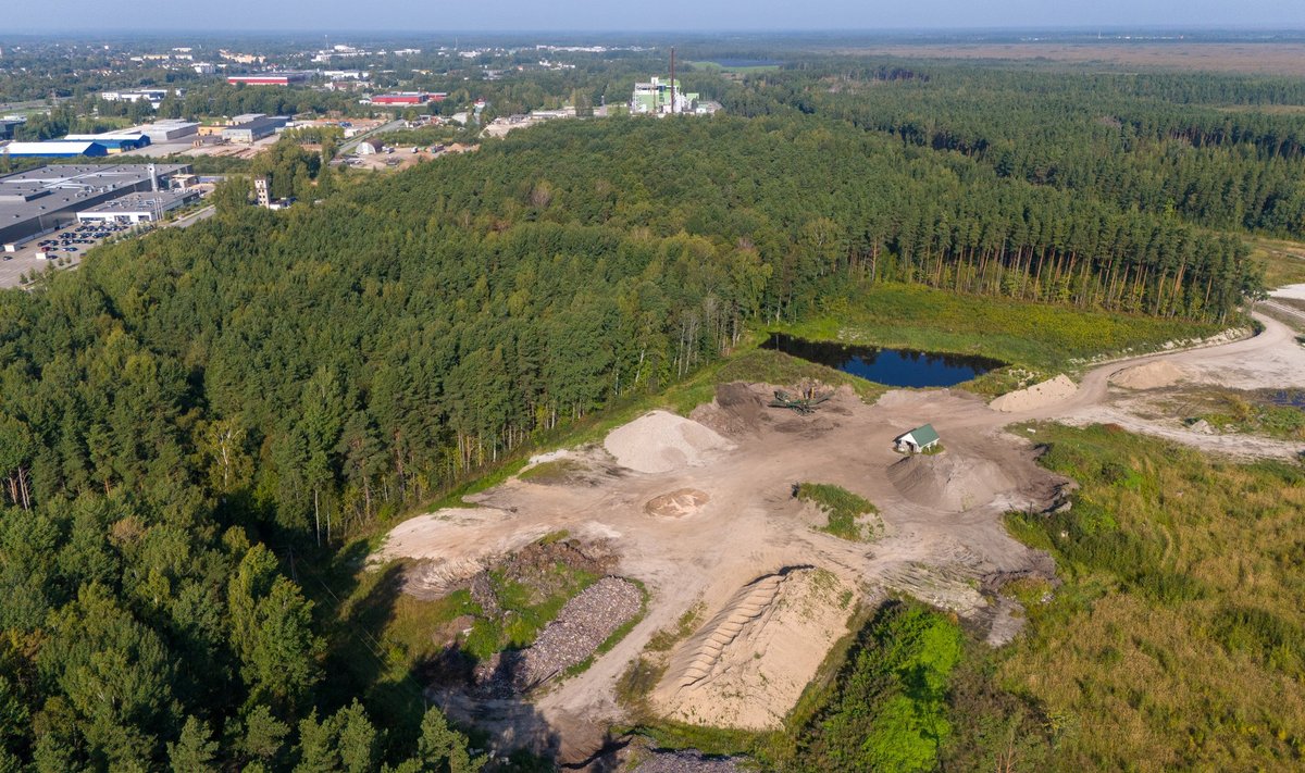 Tehase plaanitud asukoha keskele jääb mets vääriselupaikadega, kus on palju ohustatud ja haruldasi liike.