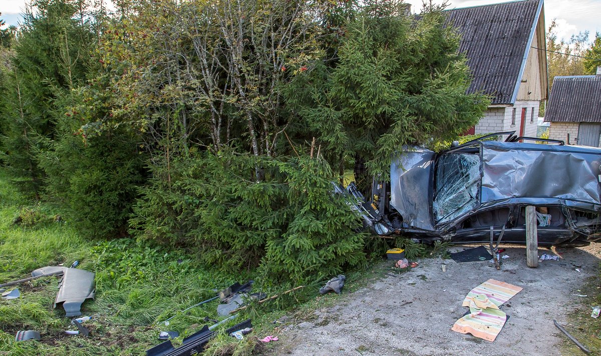 Pärnumaal Halingas juhtunud õnnetuses sai möödunud reedel viga viis inimest.