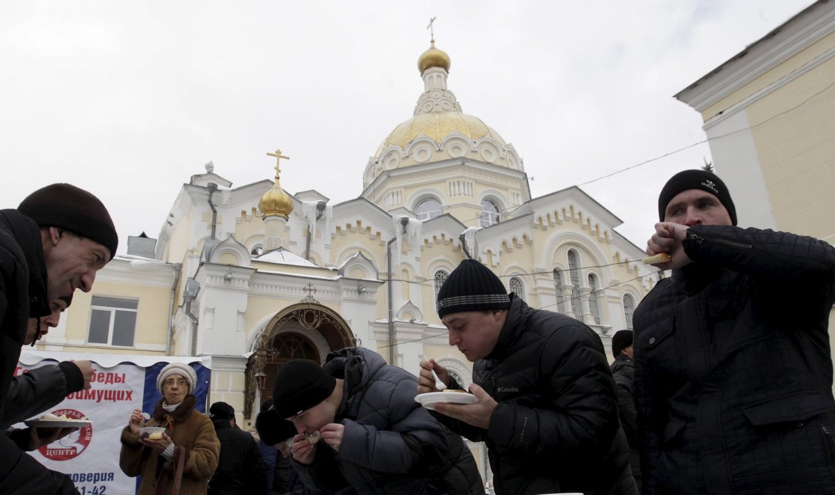 Venemaalased Stavropolis heategevusüritusel söömas.