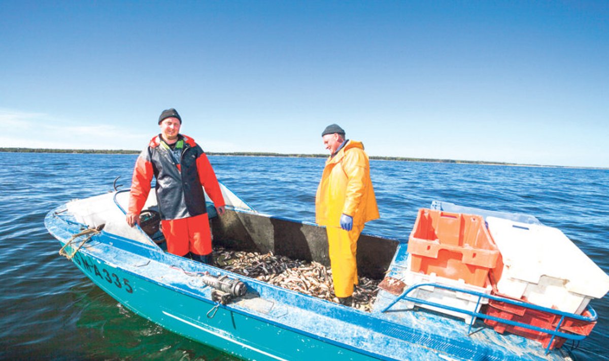 Mustvee  kaluritel  Sergei  Melnikovil ja Aleksandr Katšanil olid püügi- paberid  korras.