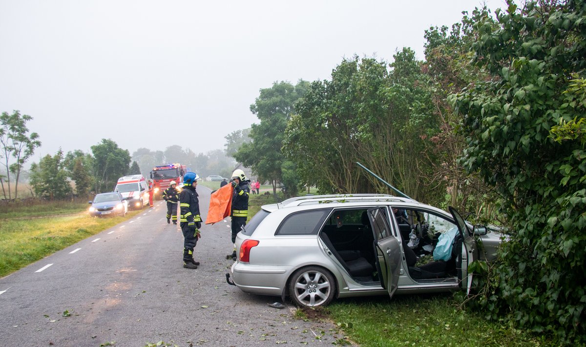 Saaremaal hukkus raskes liiklusõnnetuses noor mees