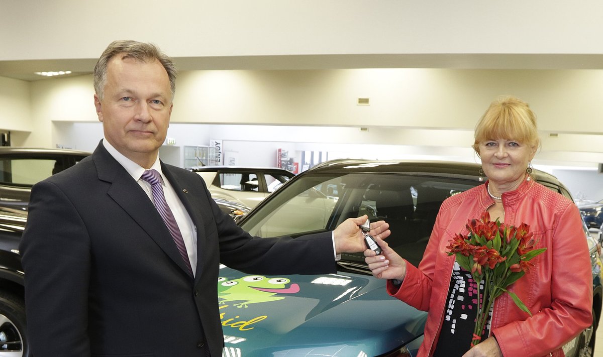 Suvenaabrid 2015 - Suzuki Vitara üleandmine loosivõitjale  TopAutos