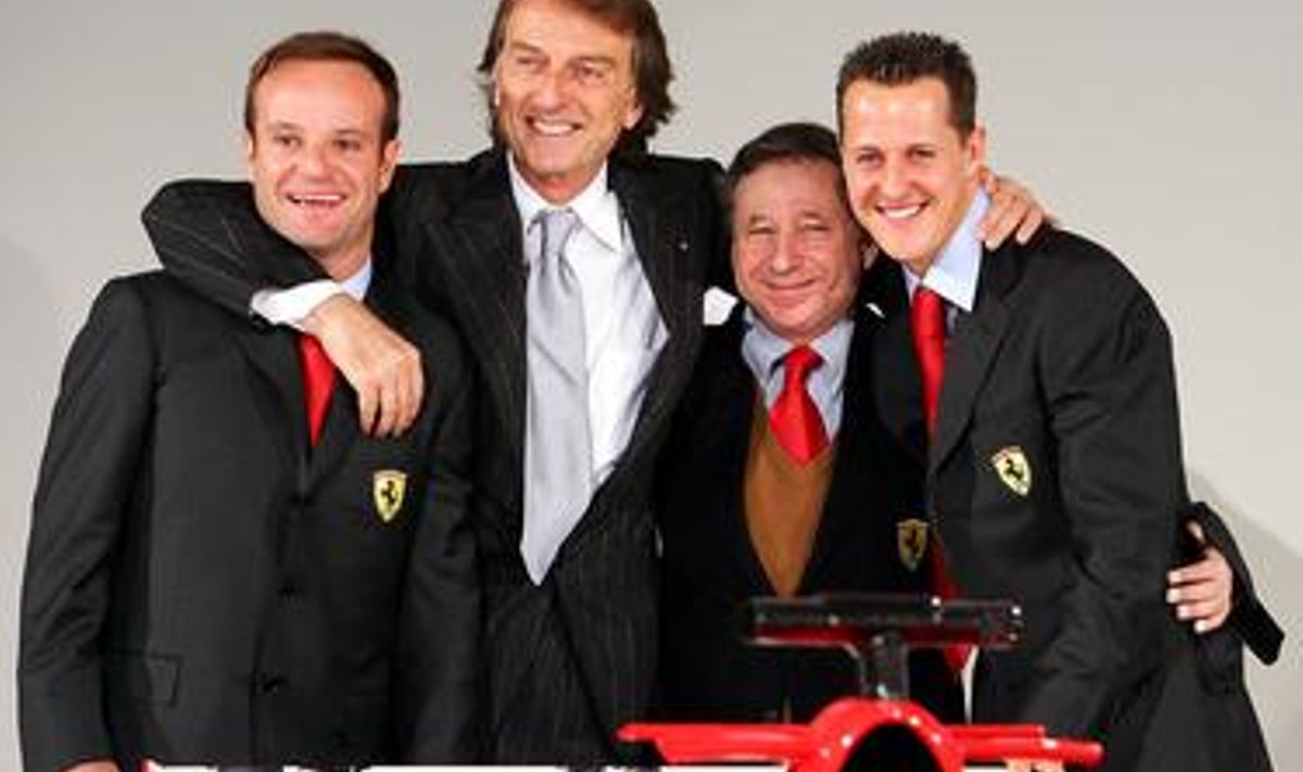 Rubens Barrichello, Luca Cordero di Montezelo, Jean Todt ja Michael Schumacher Ferrari F2005 esitlusel