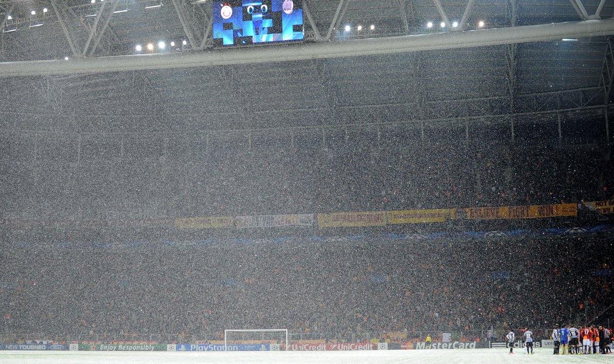 Lumesadu katkestas Galatasaray - Juventuse mängu Istanbulis.