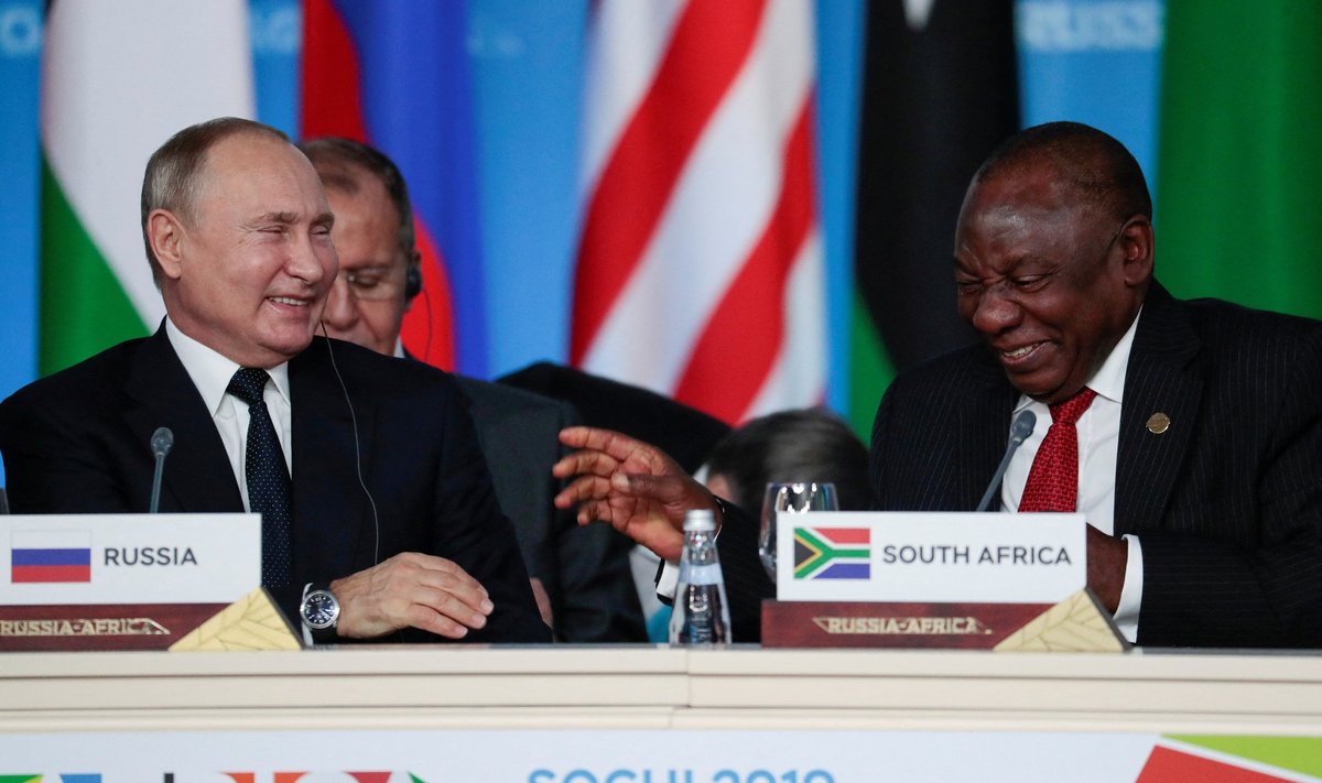 Venemaa president Vladimir Putin (vasakul) koos oma Lõuna-Aafrika vabariigi kolleegi Cyril Ramaphosaga 2019. aastal Venemaal Sotšis. 