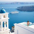 Власти Греции запретят туристам посещать закрытые пространства без третьей прививки от COVID-19
