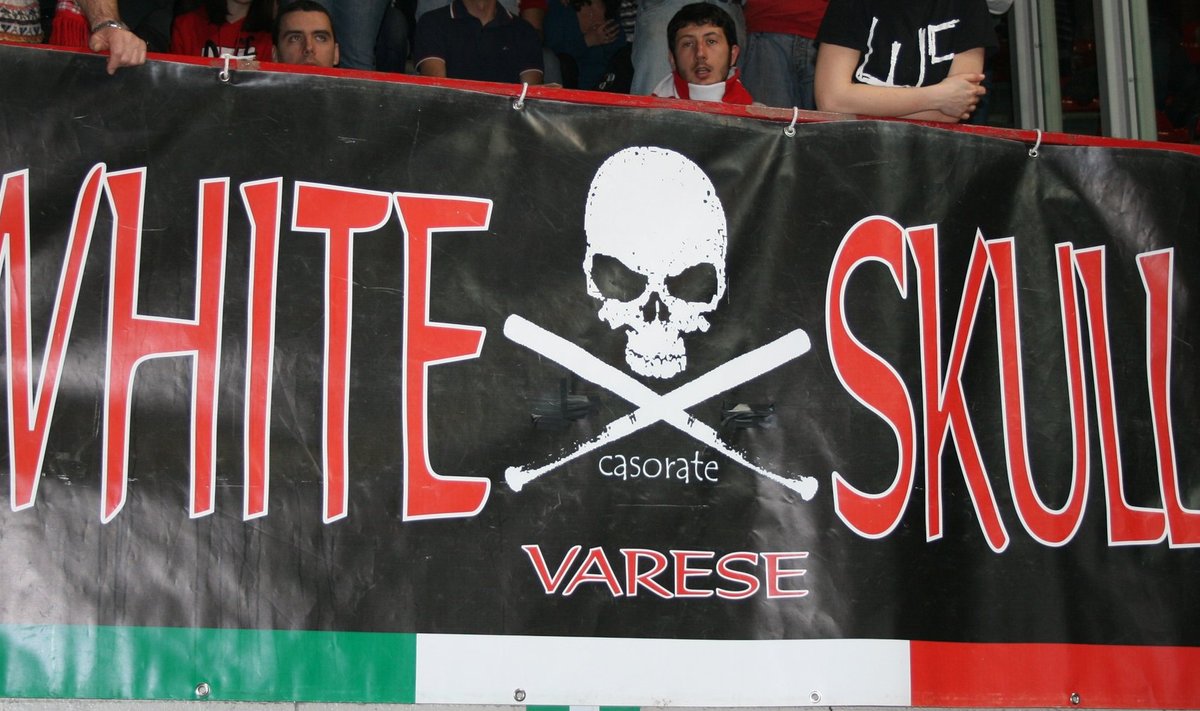Ühemõtteline plakat Varese Cimberio fännisektorist