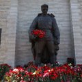 ФОТО | К Бронзовому солдату уже принесли цветы