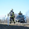DELFI FOTOD: Viljandimaal põrkasid kokku Mercedes ja palke vedanud veoauto