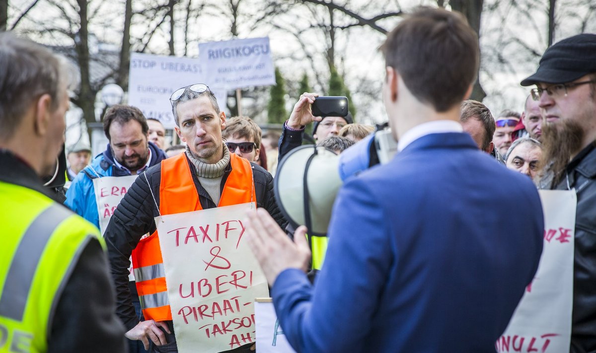 Taksojuhtide meeleavaldus Toompeal