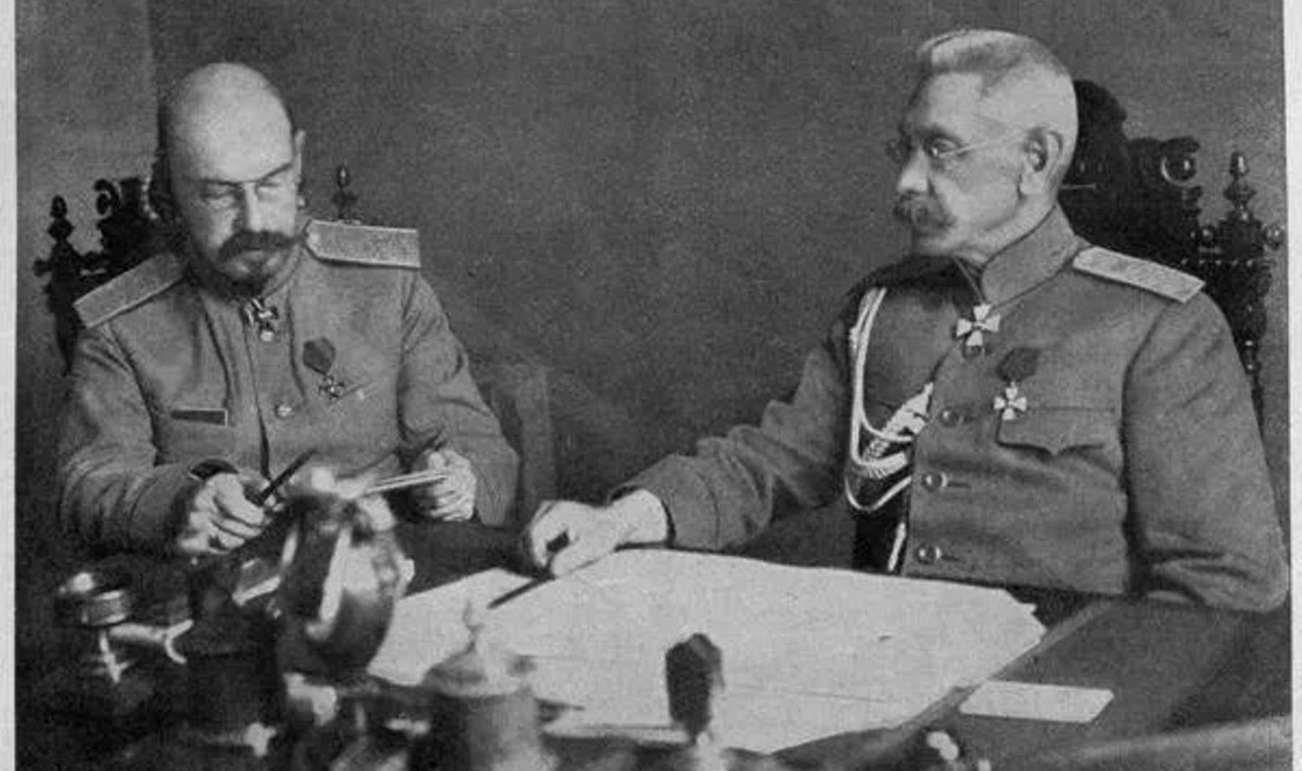 TARTU ÜLIKOOLI LIKVIDAATORID: Põhjarinde ülem kindral Nikolai Ruzski (paremal) ja staabiülem kindralmajor Mihhail Bontš-Brujevitš vihkasid baltisakslasi.