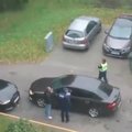 LUGEJA VIDEO: Juht blokeeris teisel autol tee, vaieldi pool tundi ja lõpuks kutsuti appi politsei