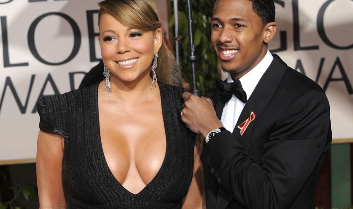 Singer Mariah Carey arrives with husband Nick Cannon on the red carpet for the 67th Annual Golden Globe Awards at the Beverly Hilton Hotel in Beverly Hill, California, January 17, 2010.  AFP PHOTO / Timothy A. Clary