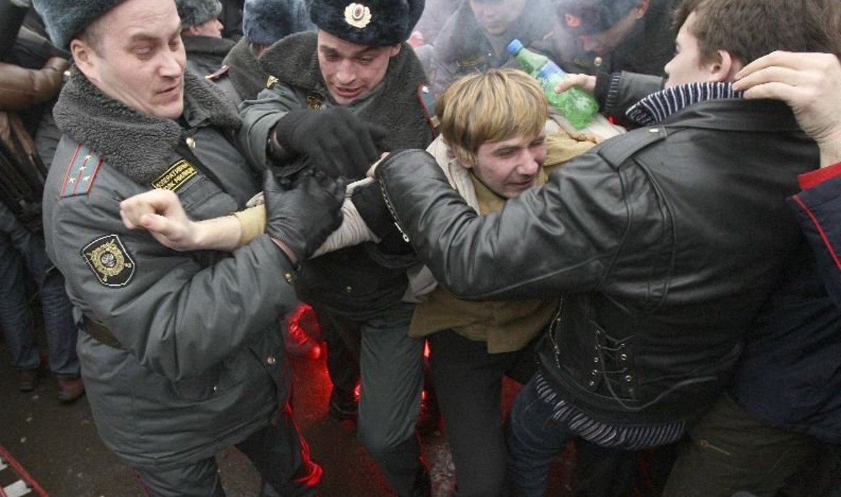 Moskva kesklinnas pidas miilits kahel loata miitingul kinni 70 inimest.