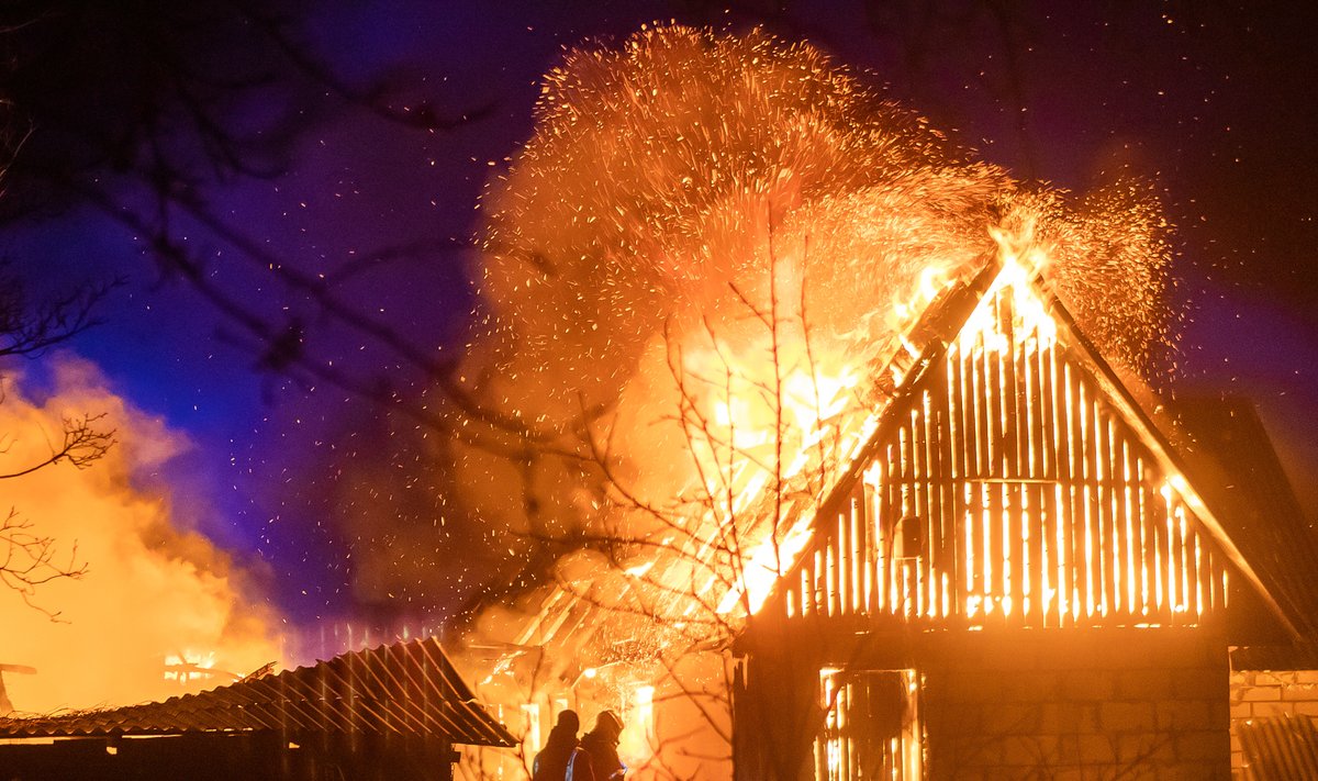Saaremaal, Salmel hävis põlengus maja