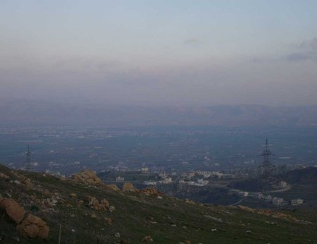 Vaade Bekaa orule: Ees on Liibanon, taamal juba Süüria. (Krister Kivi)