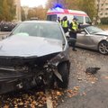 ФОТО: В Ласнамяэ столкнулись Škoda и BMW, есть один пострадавший