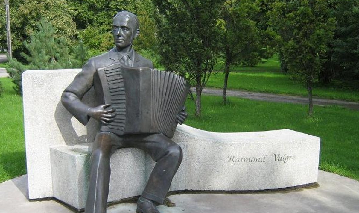 Raimond Valgre mälestusmärk Pärnus.