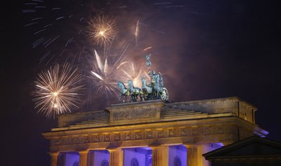 Saluut Brandenburgi väravate kohal Berliinis.