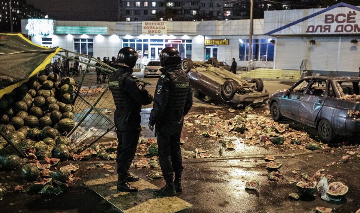 Moskva lõunaosas asuv Birjuljovo linnaosa meenutas pärast märatsejate ja politsei kokkupõrkeid sõjapiirkonda. 