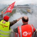 FOTOD: Prantsuse ametiühing blokeerib Pariisi lähedal toidukaupade hulgiladu