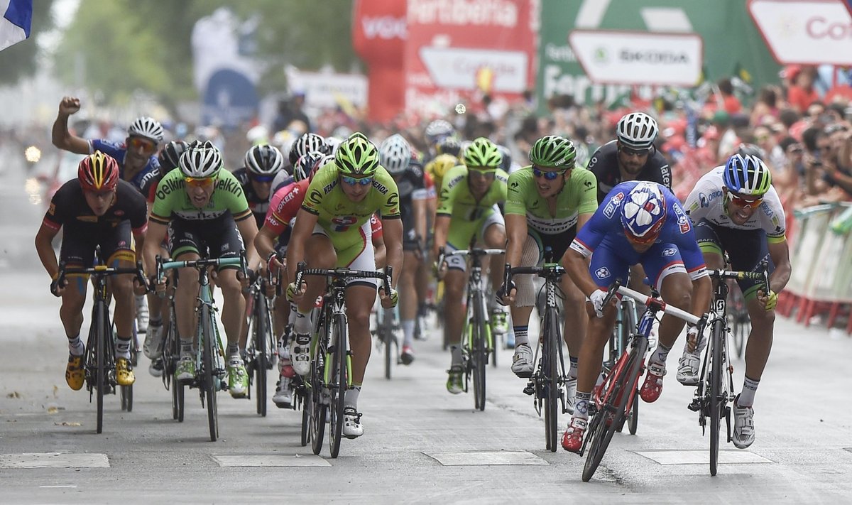 Nacer Bouhanni võidab Vueltal grupifiniši