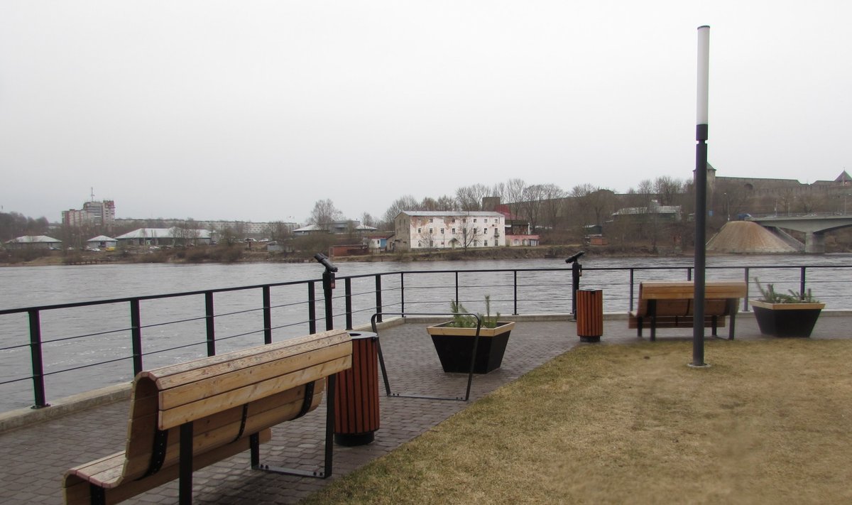 Narva jõeäärne promenaad