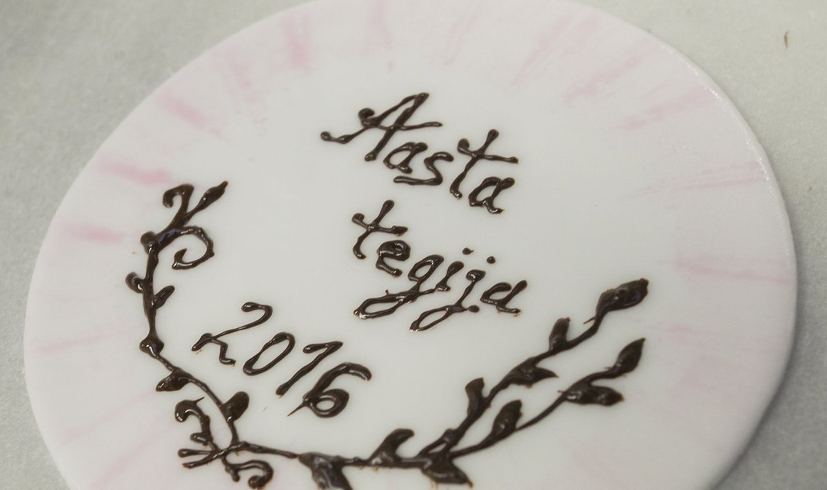 Tartu Kutsehariduskeskuses Ülekoolilise kutsevõistluse Aasta Tegija raames valmistasid kondiitrid torte ja pagarid kringleid.