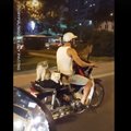Naljakas VIDEO | Ei ole asja, mida ühe motorolleriga transportida ei saaks