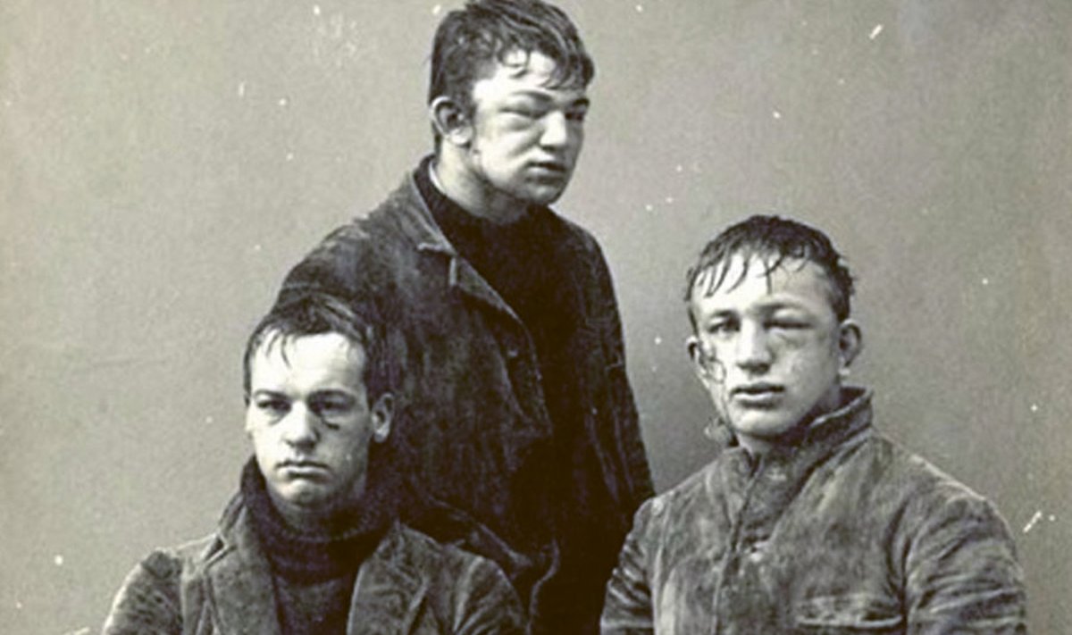 Fotomälestus sõbralikult lõppenud lumesõjast, mille pidasid 1893. aastal USA Princetoni tudengid. Repro