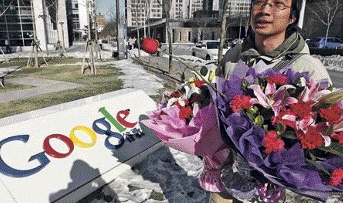 Pärast seda, kui Google oli teatanud oma Hiina saidi tegevuse lõpetamisest, tõid inimesed Pekingis firma kohaliku peakorteri juurde lilli.