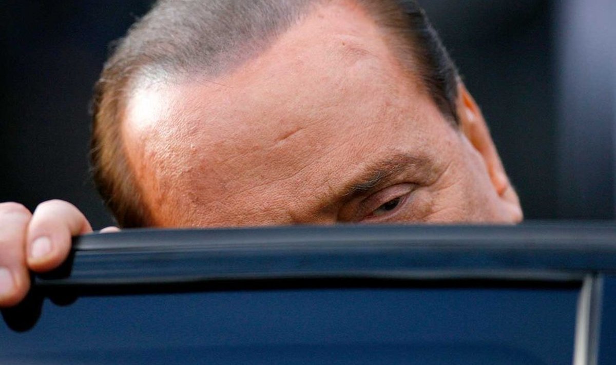 Patukott: Kirjanik Umberto Eco on iseloomustanud Berlusconi tegevust kui “hiilivat riigipööret”. (Max Rossi / Reuters / Scanpix)