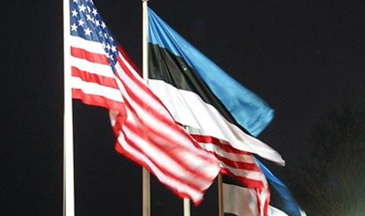 Eesti ja Ameerika lipud