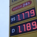 ФОТО: Утро понедельника ознаменовалось ростом цен на топливо